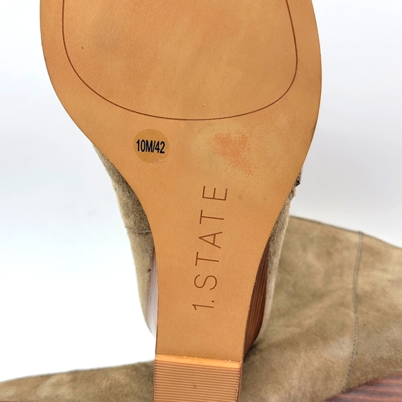 Like NEW NEW! 1.State Asymetrical Taupe Suede Bootie SIZE 10M. #1064 - Picture 10 of 10